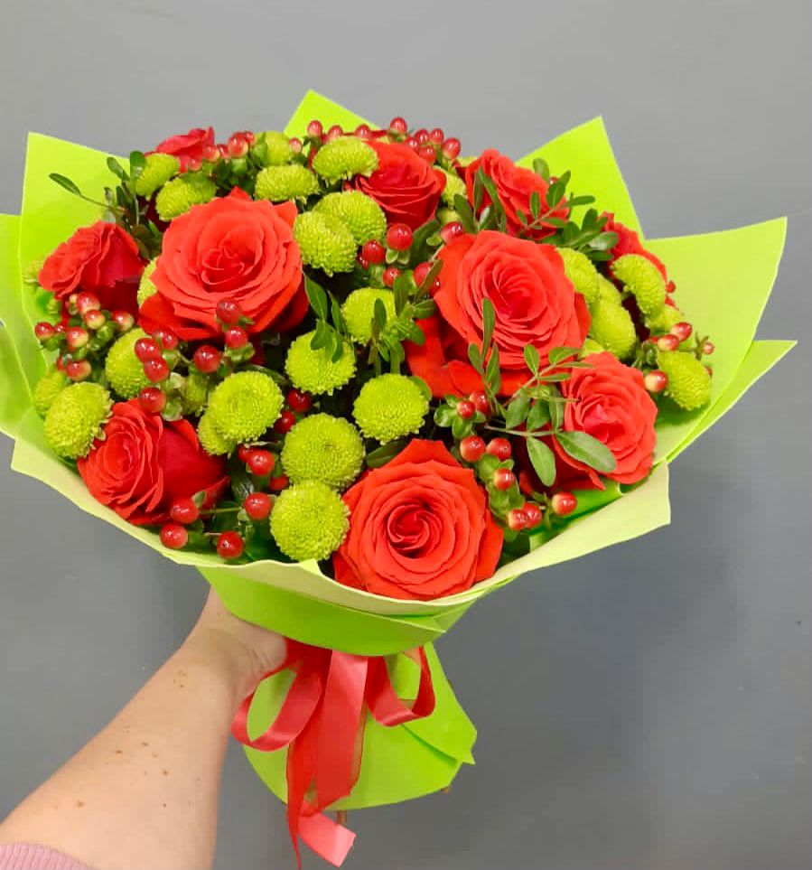 Букет цветов из: Хризантемы и Розы в Поселке совхоза Марфино