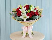 Букет цветов из:  Лилии и Розы в Поселке совхоза Марфино