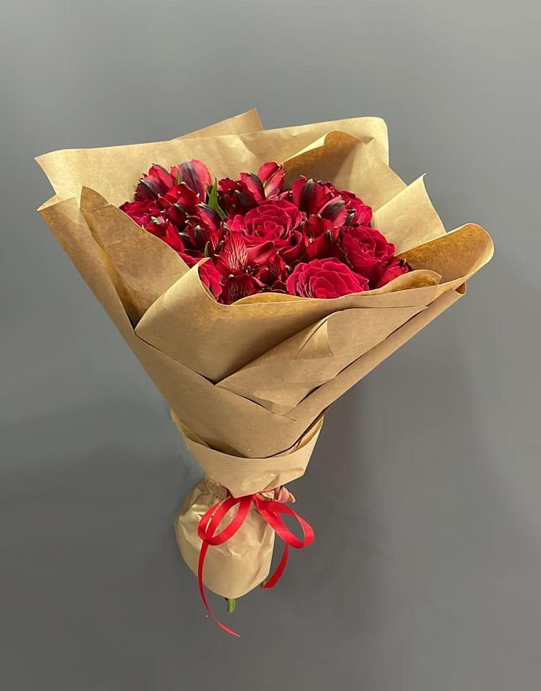 Букет цветов из: Альстромерии и Розы в Поселке совхоза Марфино