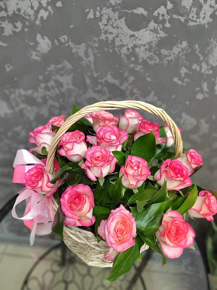 Цветочная композиция из Розы в корзине в Поселке совхоза Марфино