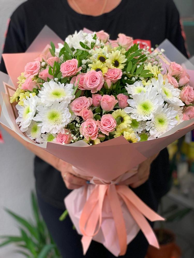 Букет цветов из: Розы и Хризантемы в Поселке совхоза Марфино