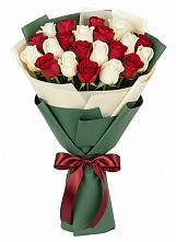 Букет Микс из красных и белых роз в Поселке совхоза Марфино