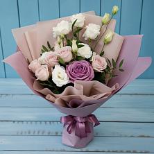 Букет цветов из:  Розы и Лизиантусы в Поселке совхоза Марфино