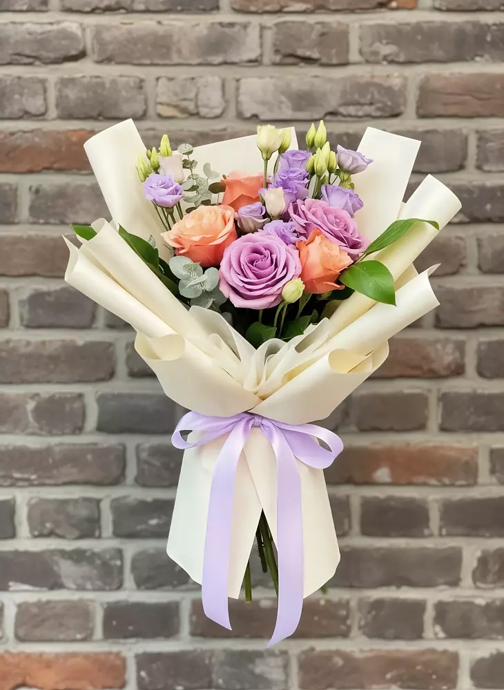 Букет цветов из: Лизиантусы и Розы в Поселке совхоза Марфино