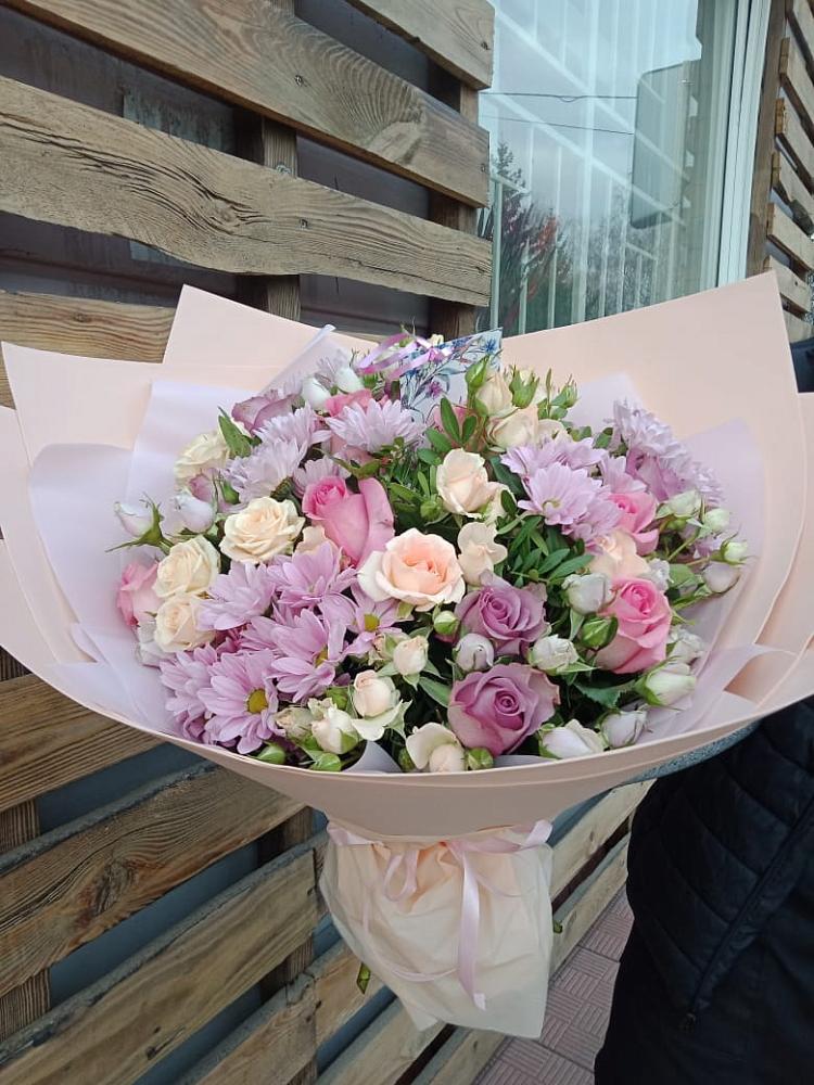 Букет цветов из: Розы и Хризантемы в Поселке совхоза Марфино