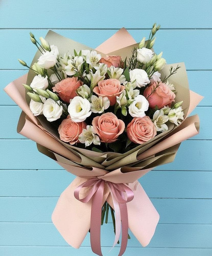 Букет цветов из: Розы, Альстромерии и Лизиантусы в Поселке совхоза Марфино