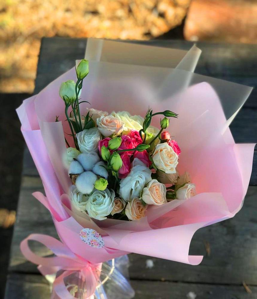 Букет цветов из: Розы и Лизиантусы в Поселке совхоза Марфино