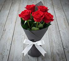Букет 5 Красных роз Эдлесс Лав в Поселке совхоза Марфино