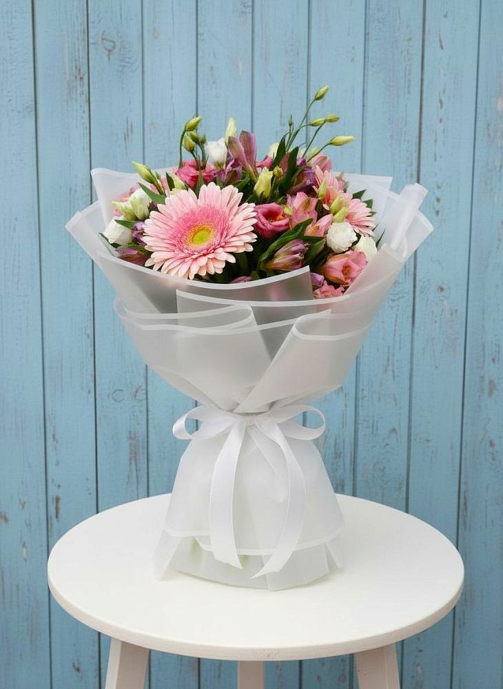 Букет цветов из: Герберы, Альстромерии и Лизиантусы в Поселке совхоза Марфино