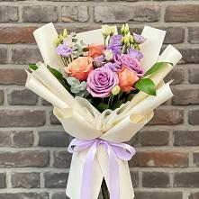 Букет цветов из:  Лизиантусы и Розы в Поселке совхоза Марфино