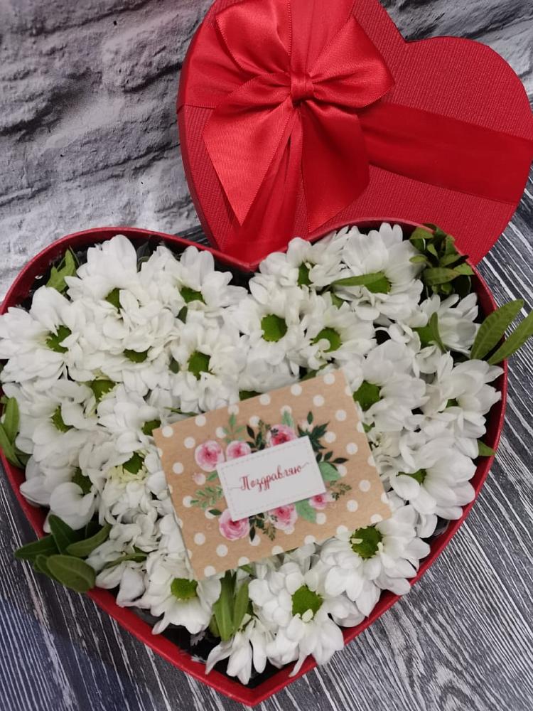 Цветочная композиция из Хризантемы в виде сердца в Поселке совхоза Марфино