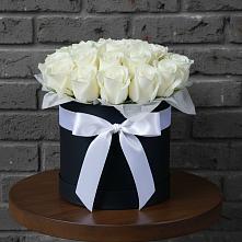 Цветочная композиция из Розы в шляпной коробке в Поселке совхоза Марфино